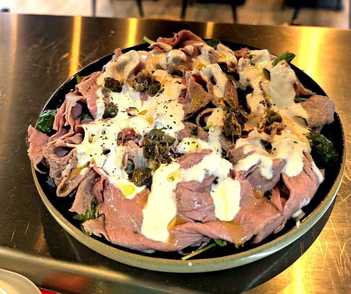 Vitello tonnato moderne, sauce au thon et câpres